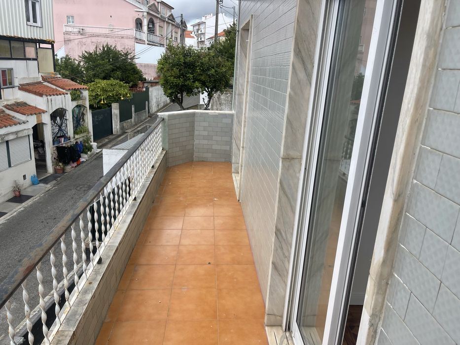 Apartamento T2 em Moradia serra da silveira-Belas