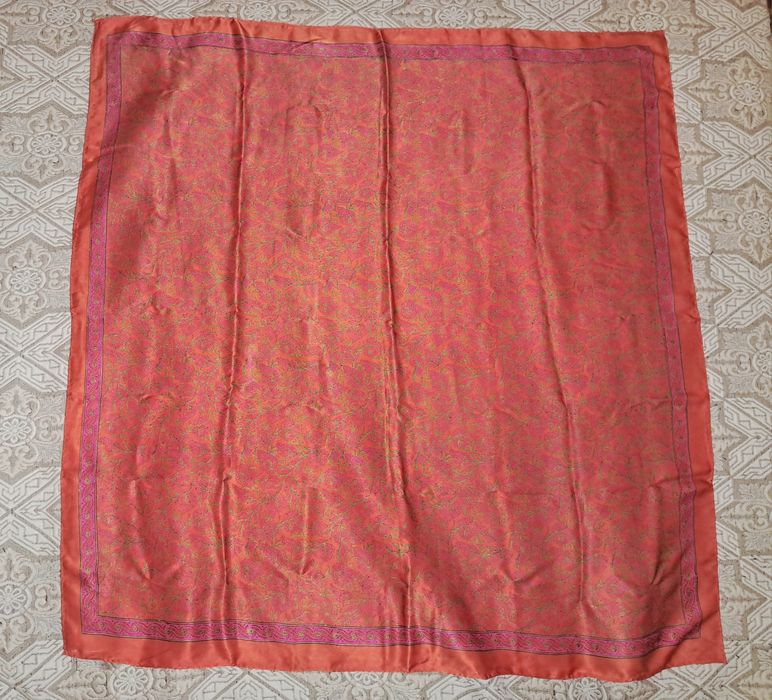 Платок картина. Квіти. В кольорі, розміром.   100% silk