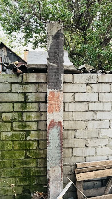 Бетонні стовпчики, перемички