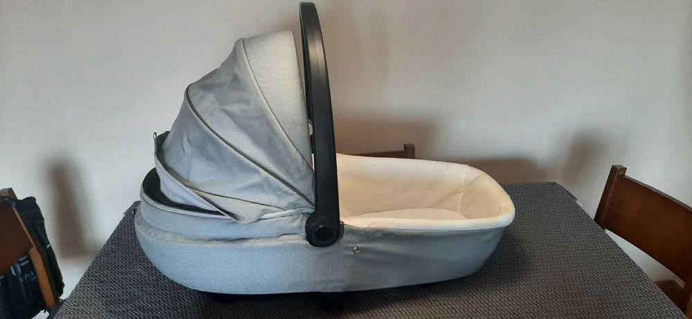 Ovo de bebé deitado