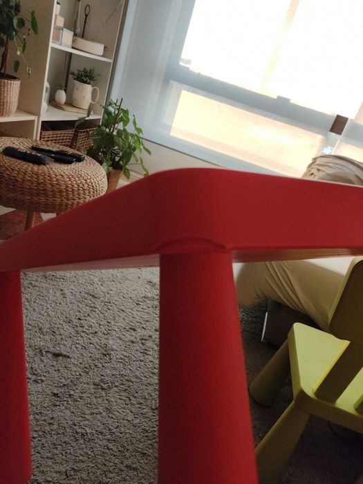 ofereço cadeira na compra da mesa plastica,tudo em boas condições