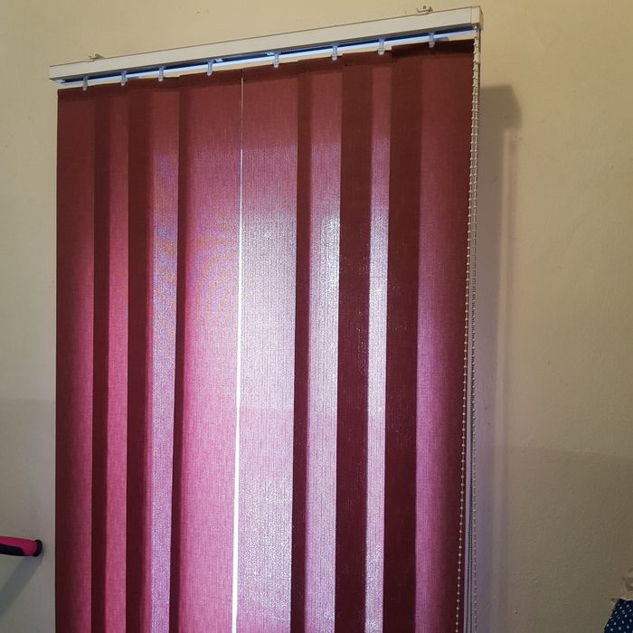 Wertikale z szyną długość 190 cm lub 80 cm kolor bordo