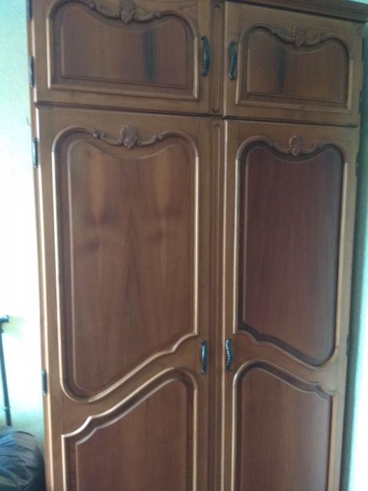 Продаётся двухстворчатый шкаф