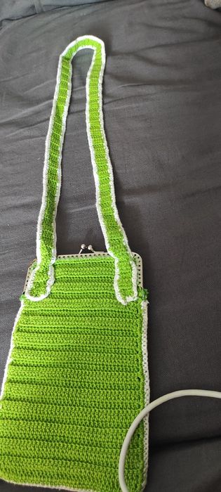 Camisola nova com etiqueta e calça tamanho catorze e brinquedos