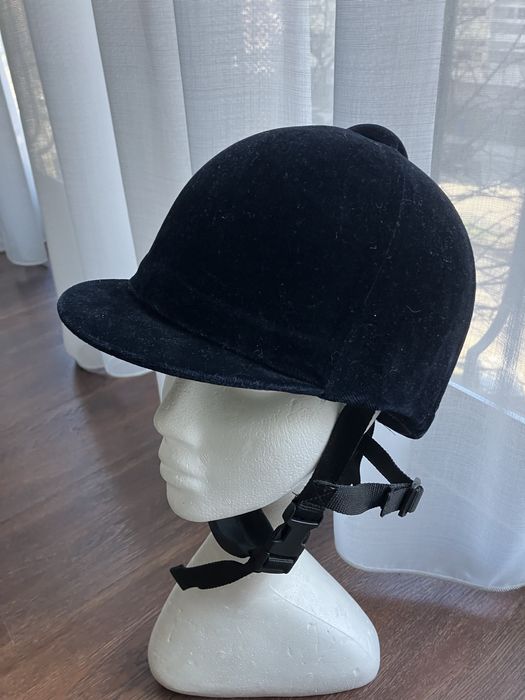 Toque Wembley veludo preto tamanho 60