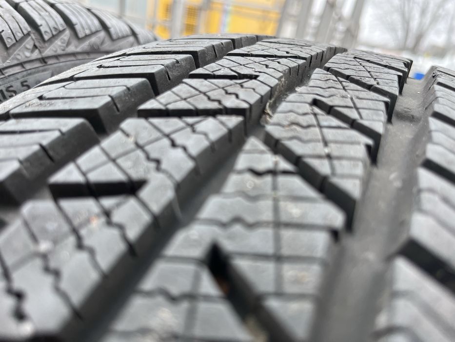 Продам зимові шини в гарному стані Barum Polaris 205/55 R16