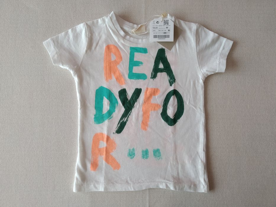 (NOVO, PORTES GRÁTIS) ZARA - T-shirt Com Mensagem - 18-24 meses