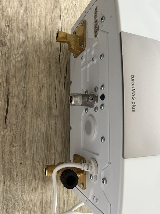 Esquentador gás 17 Litros, estanque e termostático, tecnologia lowNOX