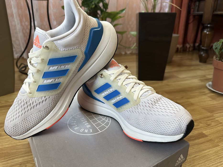 Кросівки Adidas 42.5