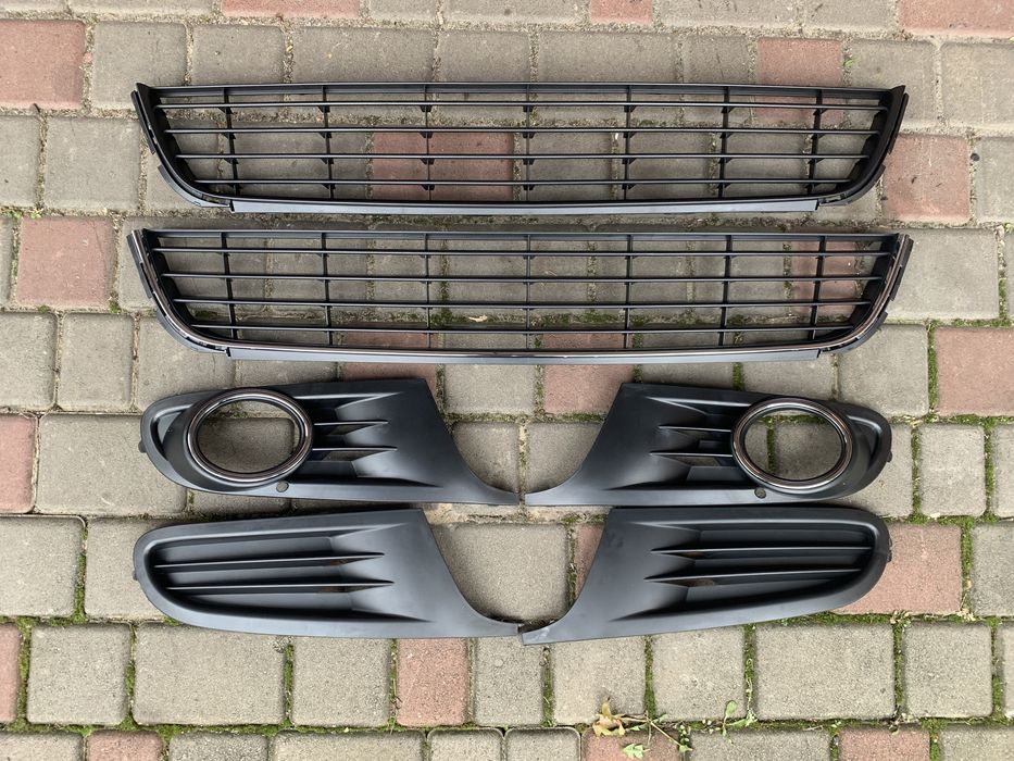 Решотка в бампер решітка туманки накладка Volkswagen Golf VI 6