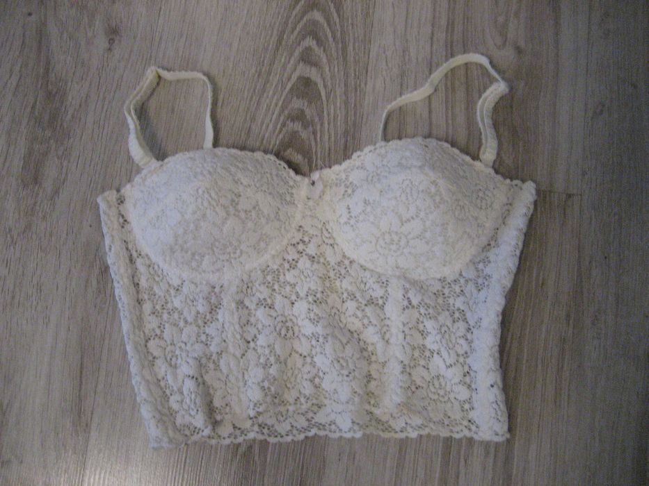koronkowy biustonosz z fiszbinami  M