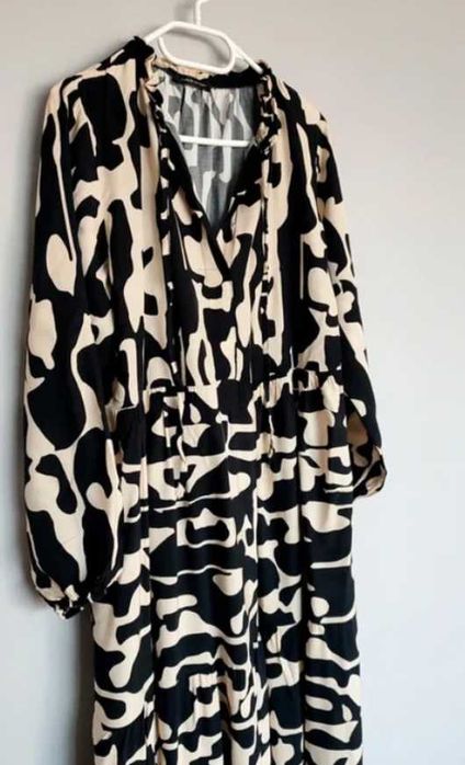 Sukienka maxi w abstrakcyjny wzór Made in Italy