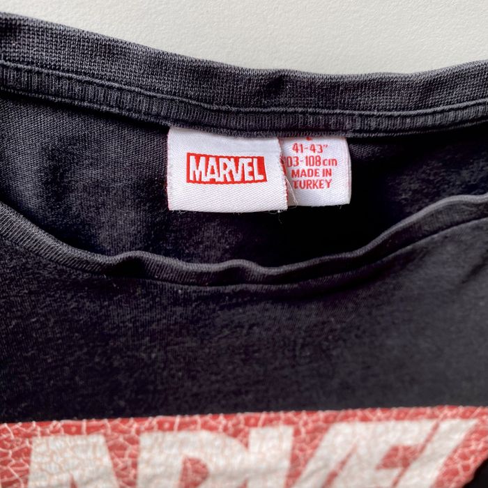 T-shirt preta Marvel
