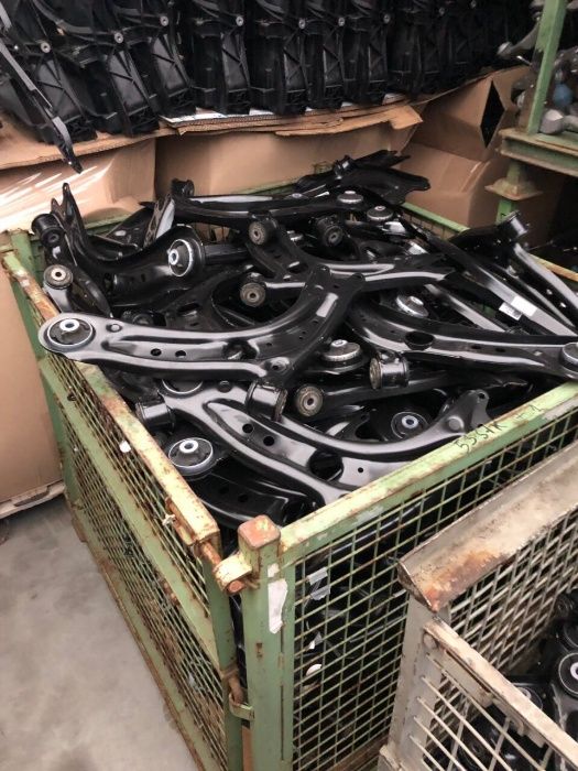 Рычаг Golf 7 Passat B8 T-Roc Skoda Octavia A7 Seat Audi A3 5Q0407152R