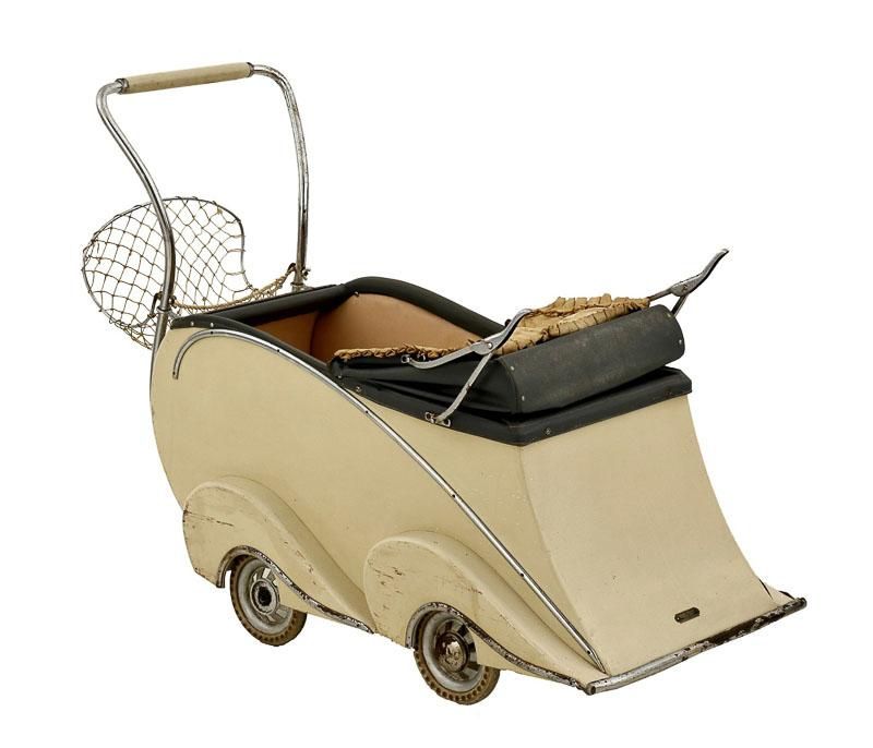 Carrinho de Bebé Vintage em Madeira Lacada – Anos 60/70