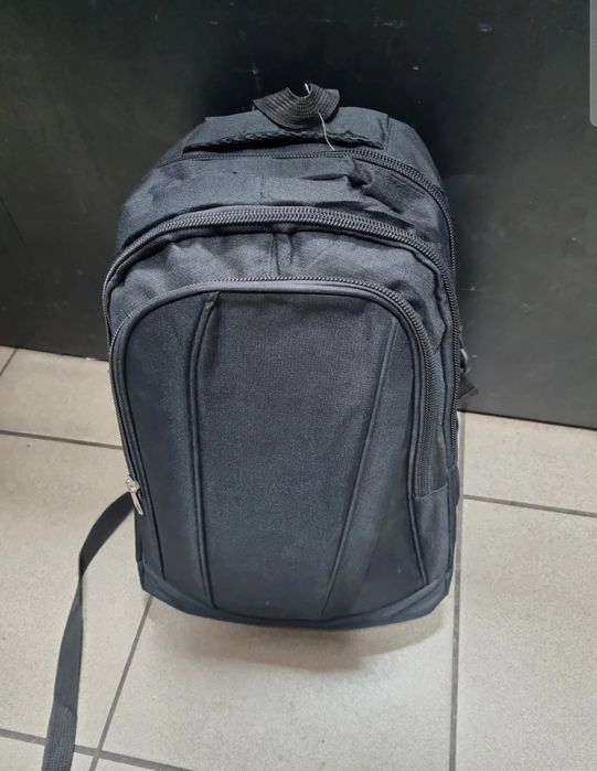 Nowy duży plecak czarny