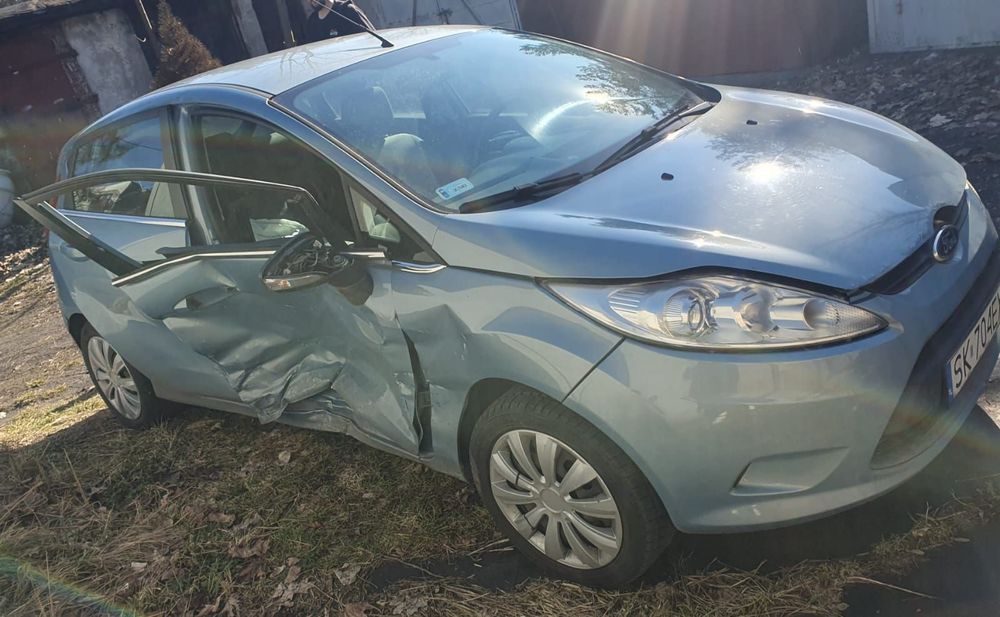 Ford Fiesta Ford Fiesta 1.2 2009 - po kolizji - nowe opony