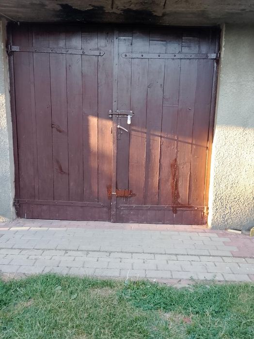 Sprzedam drzwi garażowe używane 2 szt