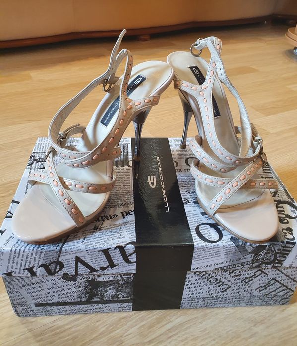 продам босоножки Carvari