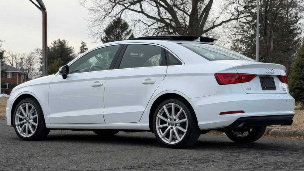 AUDI A3      2015