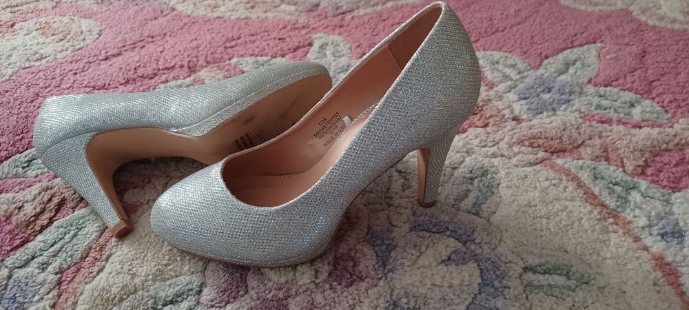 Buty srebrne szpilki