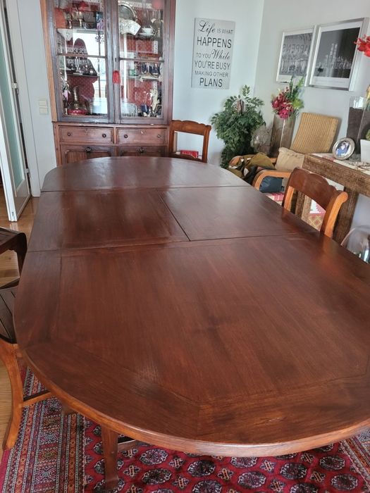 Conjunto de mesa e cadeiras