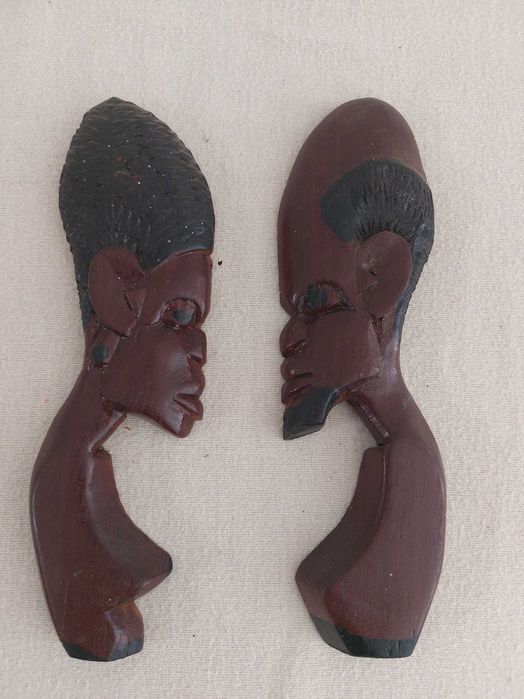 Bonecos africanos em mogno artesanais