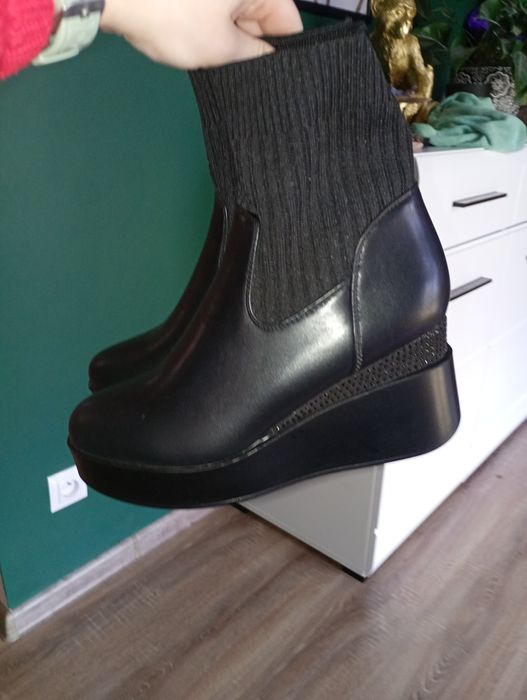 Piękne botki zdobiony koturn 39