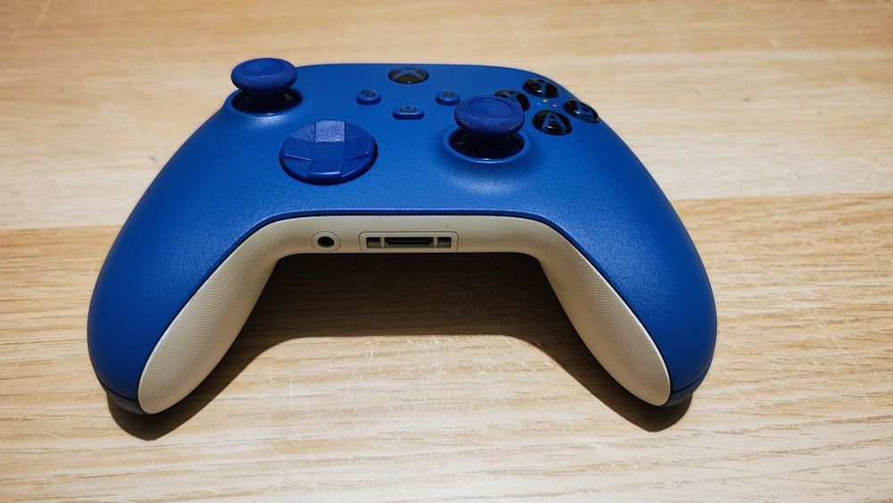 Pad Xbox seria x  analogi hala jak nowy oryginalny !