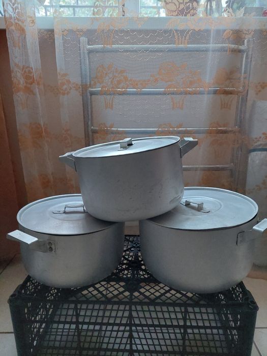 Продам алюмінієві каструлі.  8 л , 6 л , 30 літрів