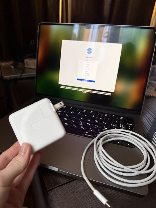 MacBook Pro m3 512/10gpu/8cpu