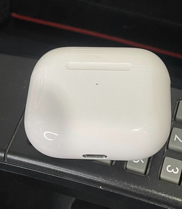 AirPods 3 оригінал кейс без навушників стан гарний ціна договірна