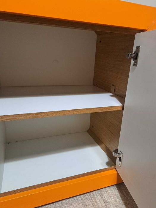 Meble dziecięce - biurko, komoda