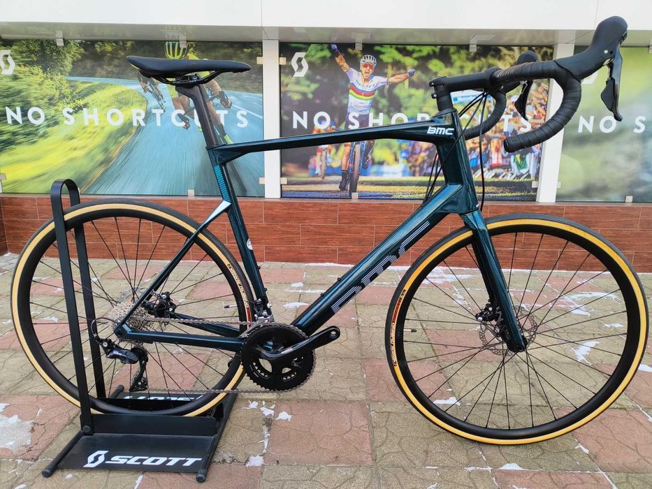 Новий шосейний карбоновий велосипед BMC Roadmachine SEVEN, Shimano 105