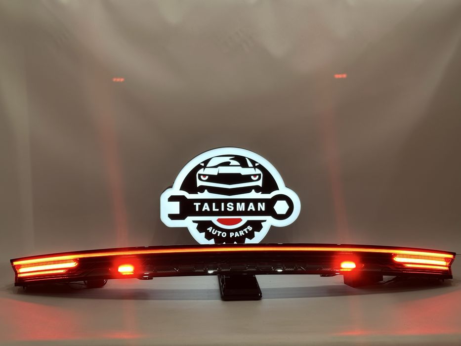 Porsche Taycan центральний фонарь бленда в наявності 9JA945082G