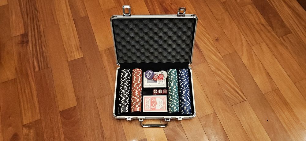 Conjunto de cartas com mala