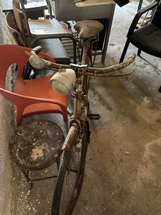 Bicicleta antiga pasteleira