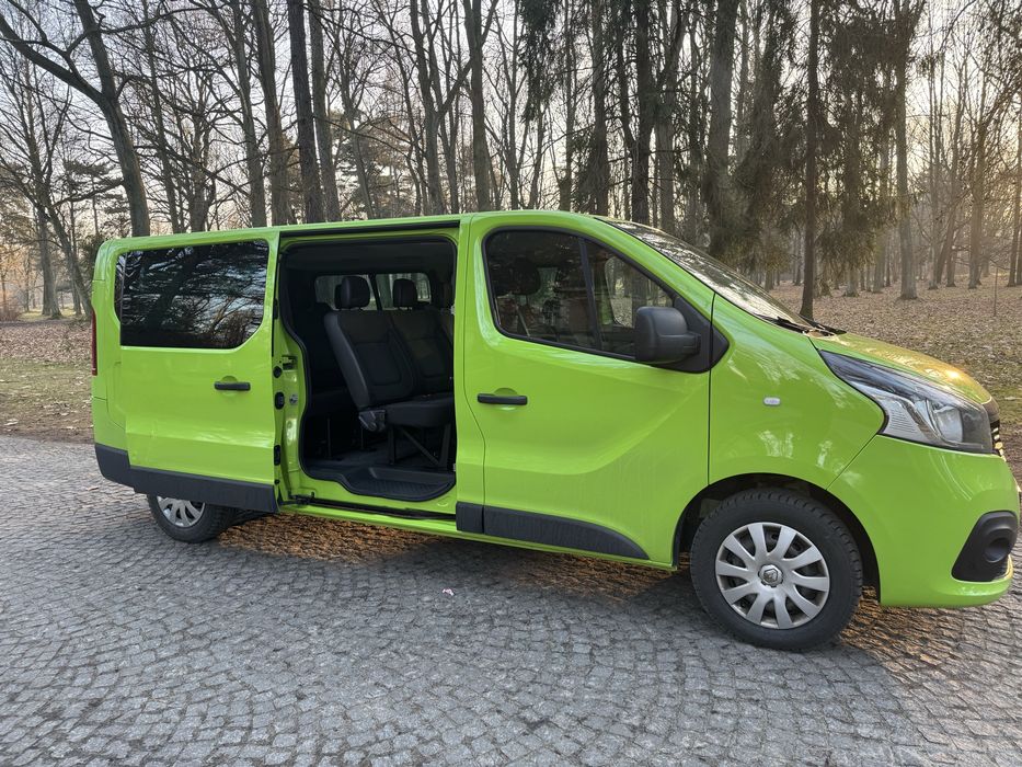 Przewóz osób, transfer na lotnisko 8os+kierowca Renault Trafic Long