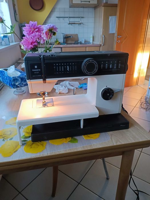 Швейна машина Husgarna 4121