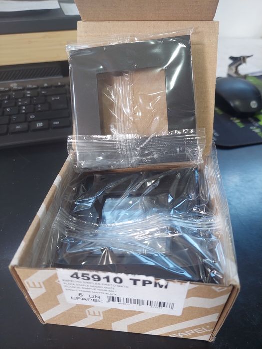 Espelho simples Q45 Preto Mate EFAPEL