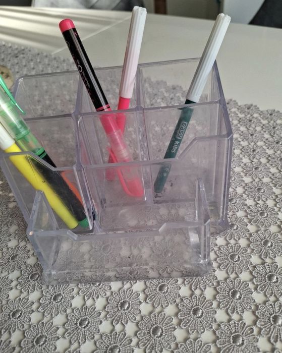 Pojemnik na przybory szkolne