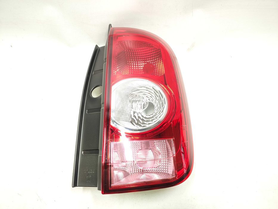 Lampa prawy tył prawa tylna Dacia Duster I 10-13 NOWA