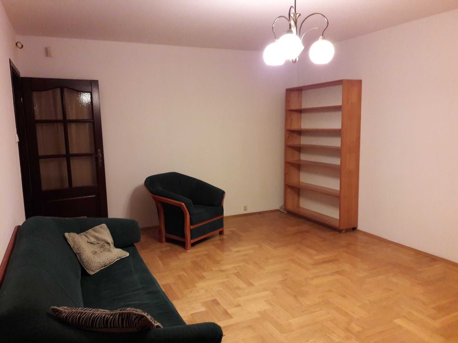 Do wynajęcia dla kobiety duży pokój z balkonem (21 m2) w trzypokojowym mieszkaniu (76 m2) ul. Solskiego, oś. Żabiniec w Krakowie.