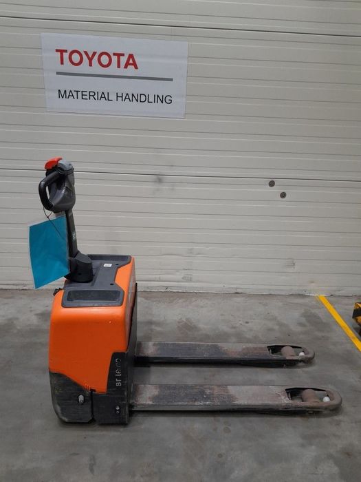 Toyota LWE130  paleciak elektryczny LWE130 wózek widłowy TOYOTA  jak NOWY 863 Mth