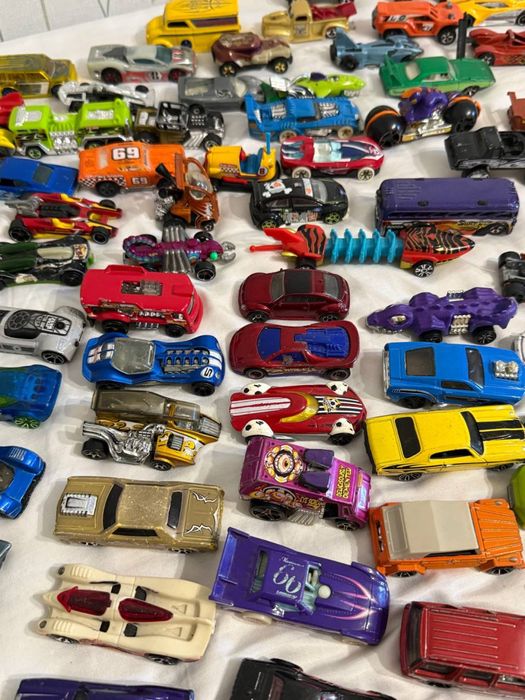 Машинки hot wheels