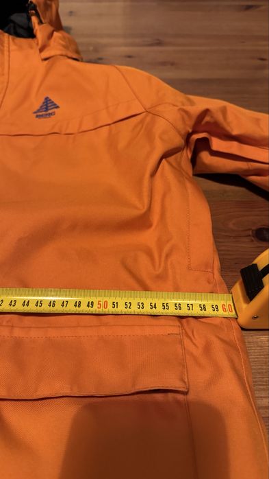 Casaco de neve tamanho M + 2 luvas