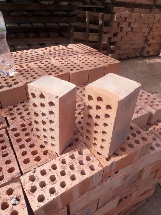 Цегла півторачка (Львів)