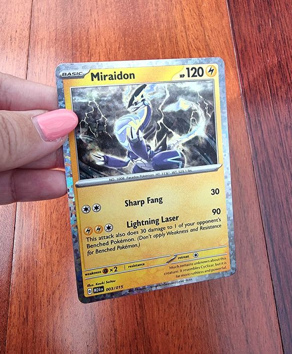4 Cartas Pokémon Foil - Hydreigon, Miraidon, Roaring Moon e Pikachu