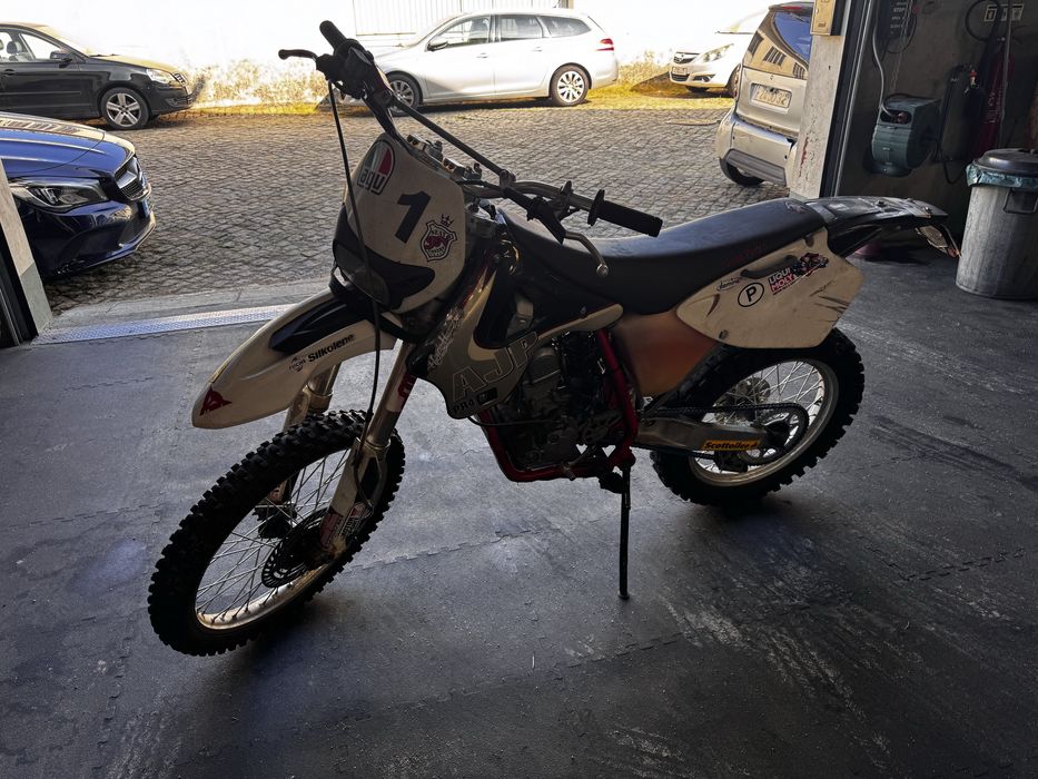 Vendo Mota Ajp Pr4 125 com motor CRF