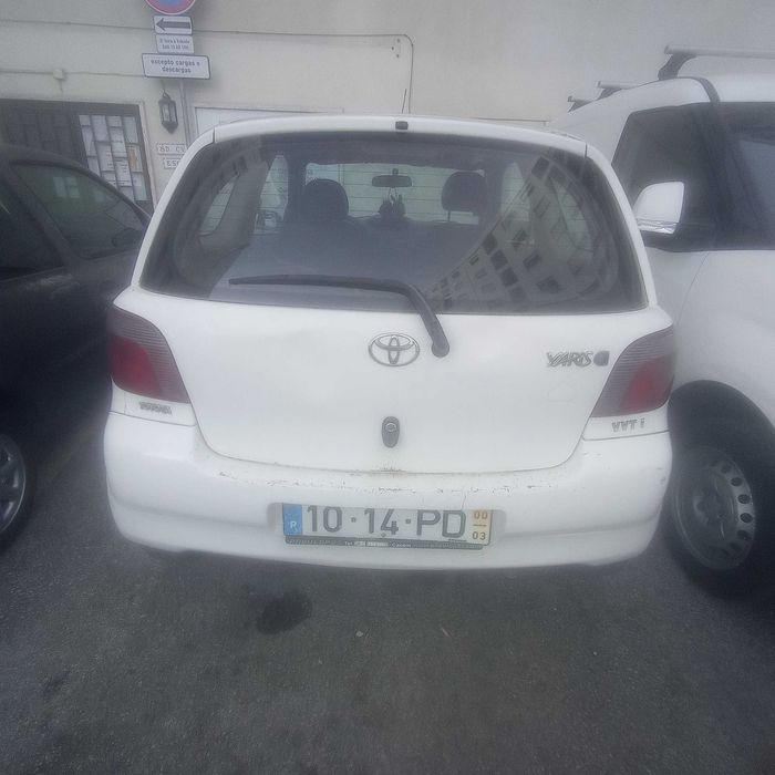 Toyota Yaris ano 2000